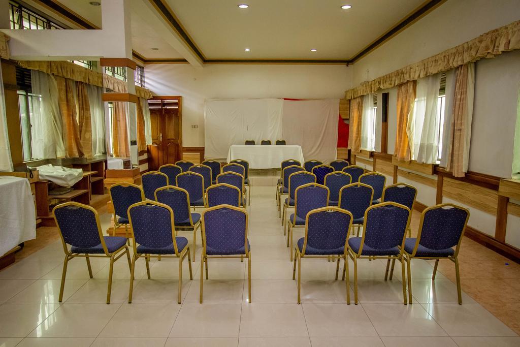 Mbarara Grand Holiday International Hotel מראה חיצוני תמונה